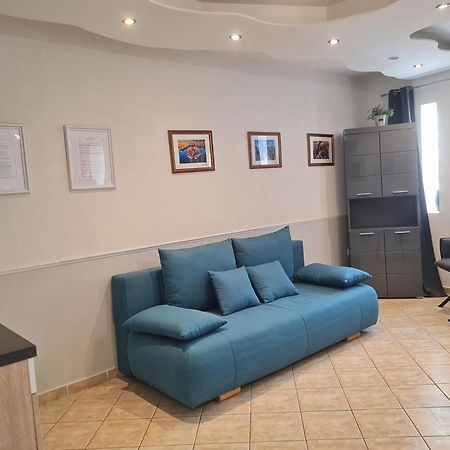 Csever Apartman Tata Exteriör bild