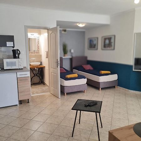 Csever Apartman Tata Exteriör bild