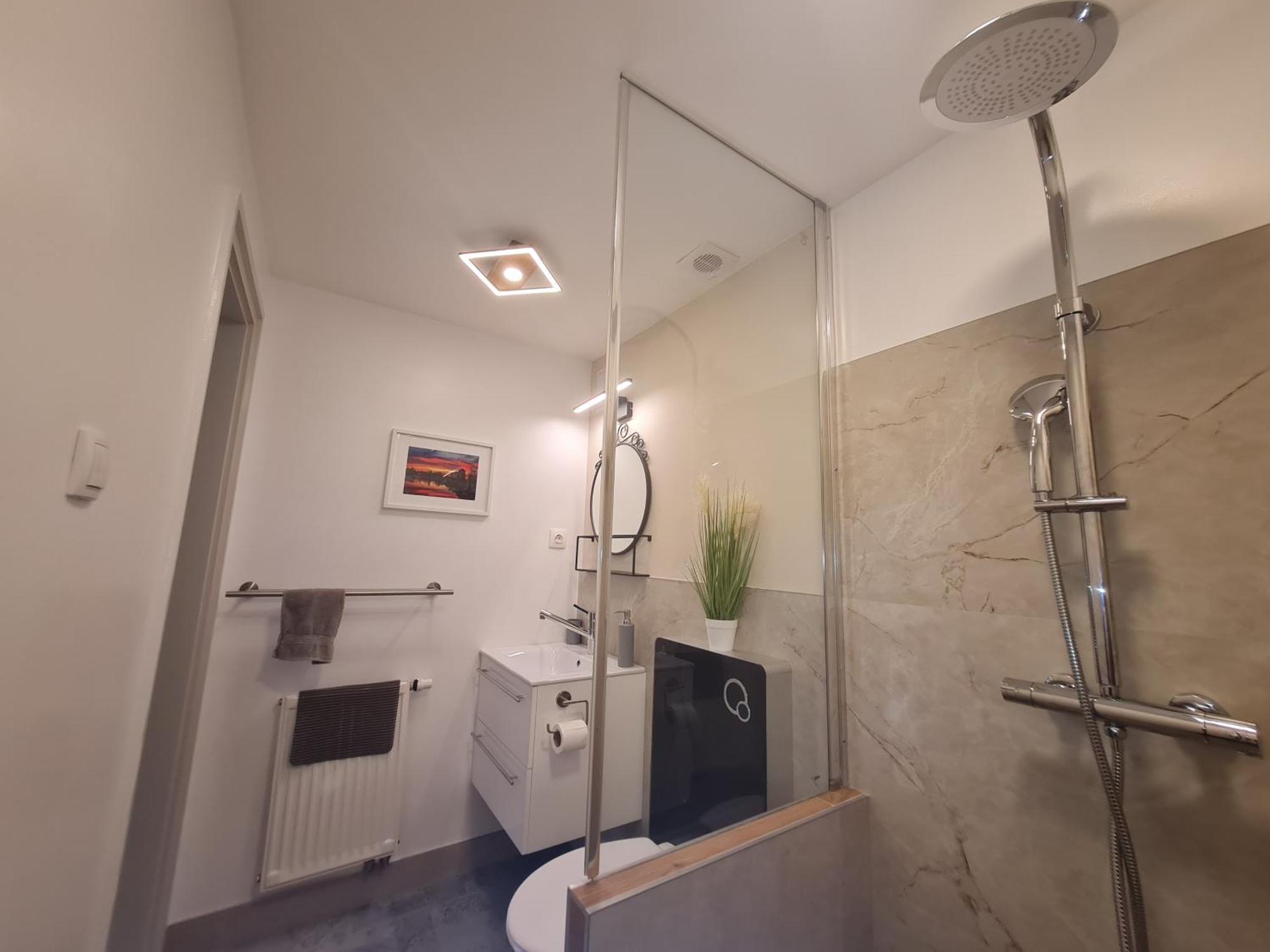 Csever Apartman Tata Exteriör bild
