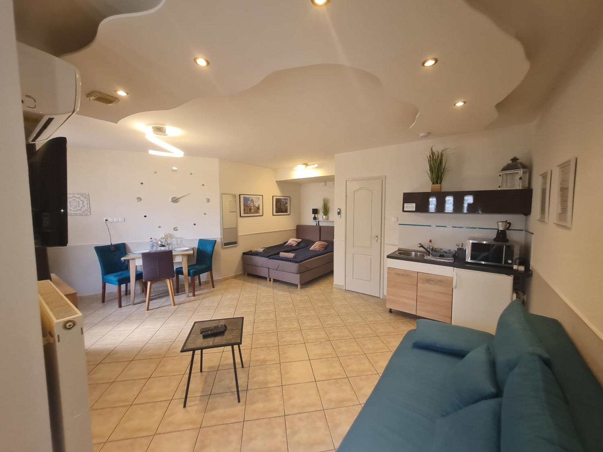 Csever Apartman Tata Exteriör bild