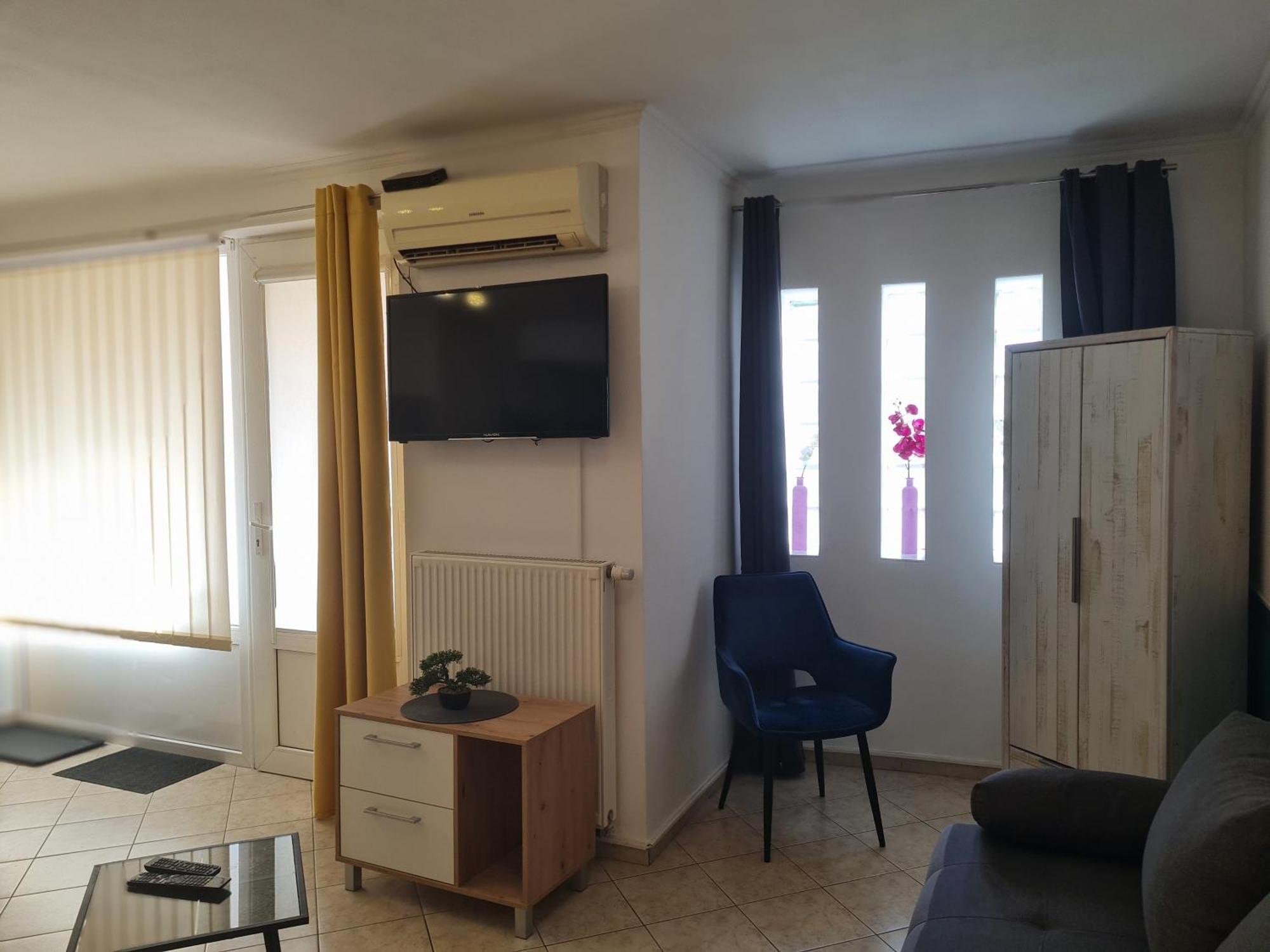 Csever Apartman Tata Exteriör bild