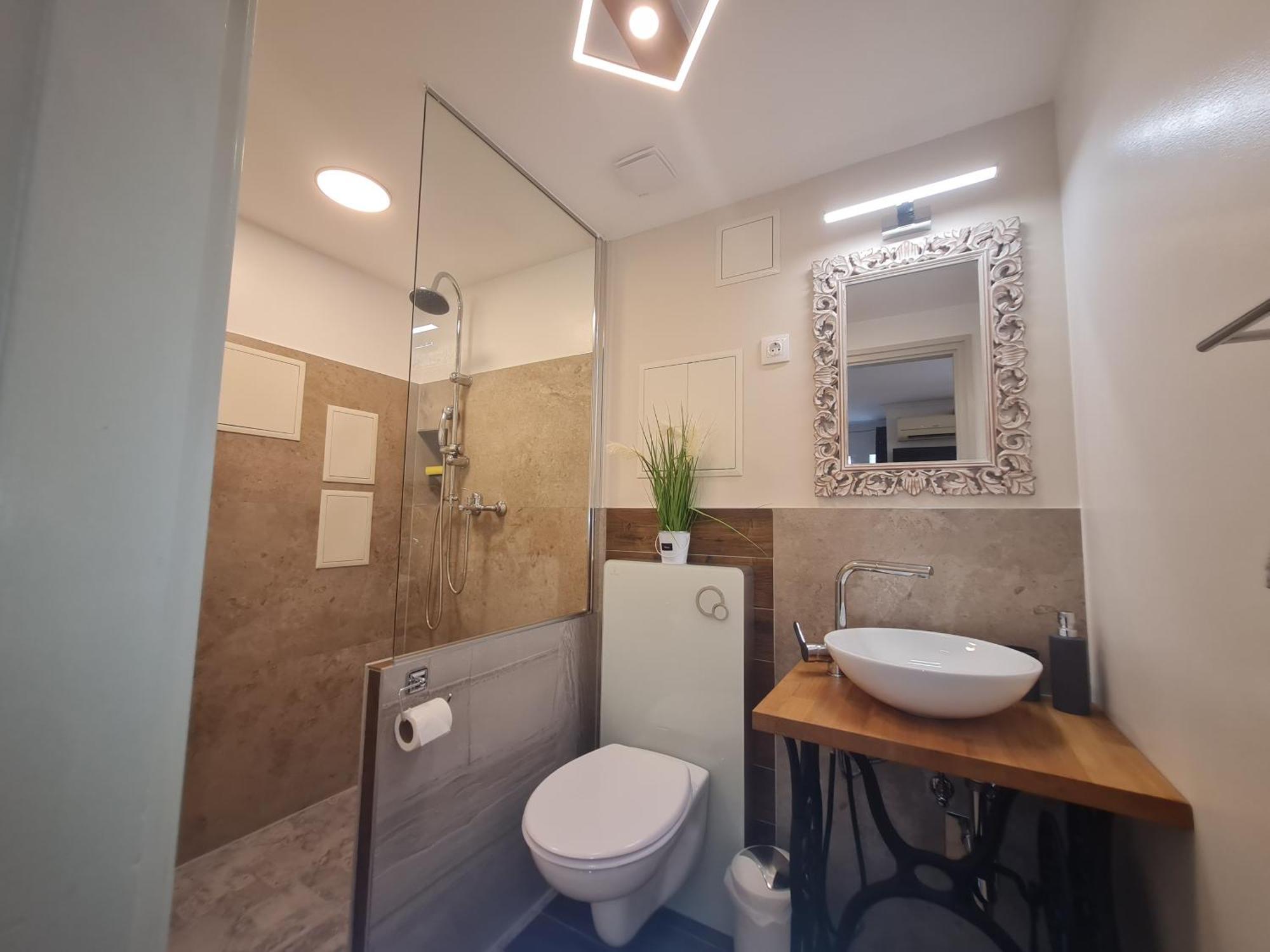 Csever Apartman Tata Exteriör bild